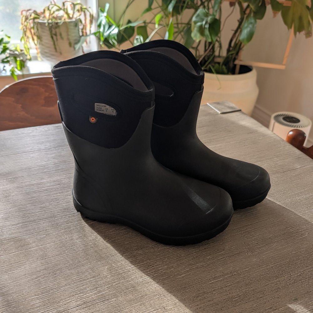 Bogs Women's Black Short Waterproof Rain Boots